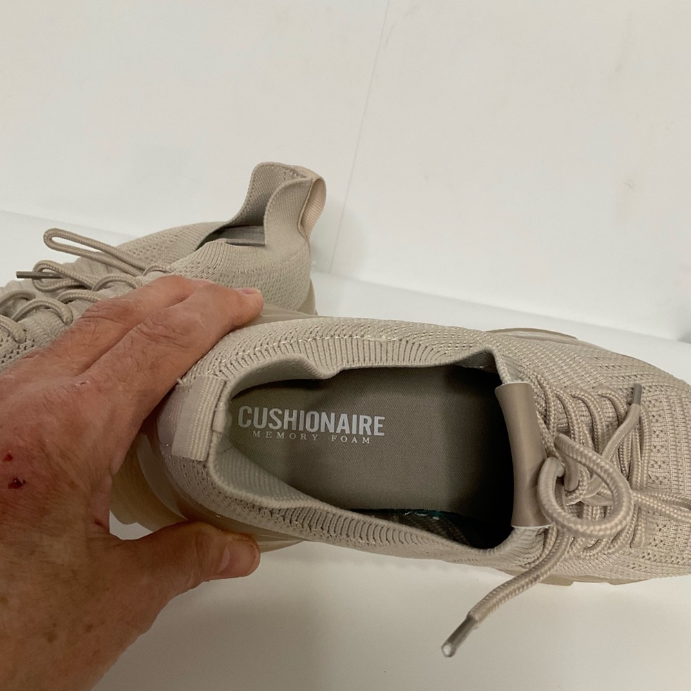 Cushionaire Apolo-T Memory Foam Tan Laces Tennis Shoes; Like New Size 8M. - Picture 3 of 14